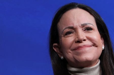 米ワシントンで記者会見に臨むベネズエラの野党指導者マリア・コリナ・マチャド氏。１６日撮影。REUTERS/Tyrone Siu