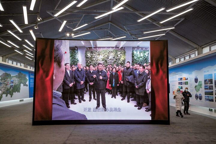 2022年の北京冬季五輪について語る習近平国家主席（画面中央）　KEVIN FRAYER/GETTY IMAGES