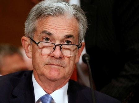 　１０月２３日、トランプ米大統領は、連邦準備理事会（ＦＲＢ）の次期トップ人事について「もう間もなく決断する」と述べ、パウエルＦＲＢ理事（写真）、テイラー・スタンフォード大教授、イエレン現議長の３候補をなお検討していることを明かした。６月撮影（２０１７年　ロイター/Joshua Roberts）