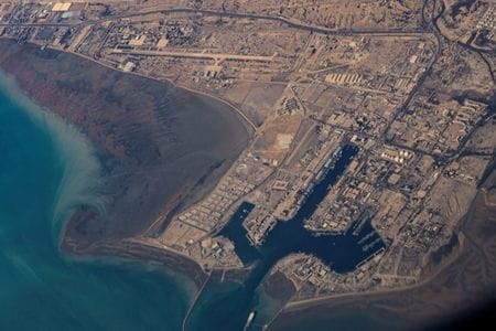 ホルムズ海峡の航空写真。2023年12月撮影。REUTERS