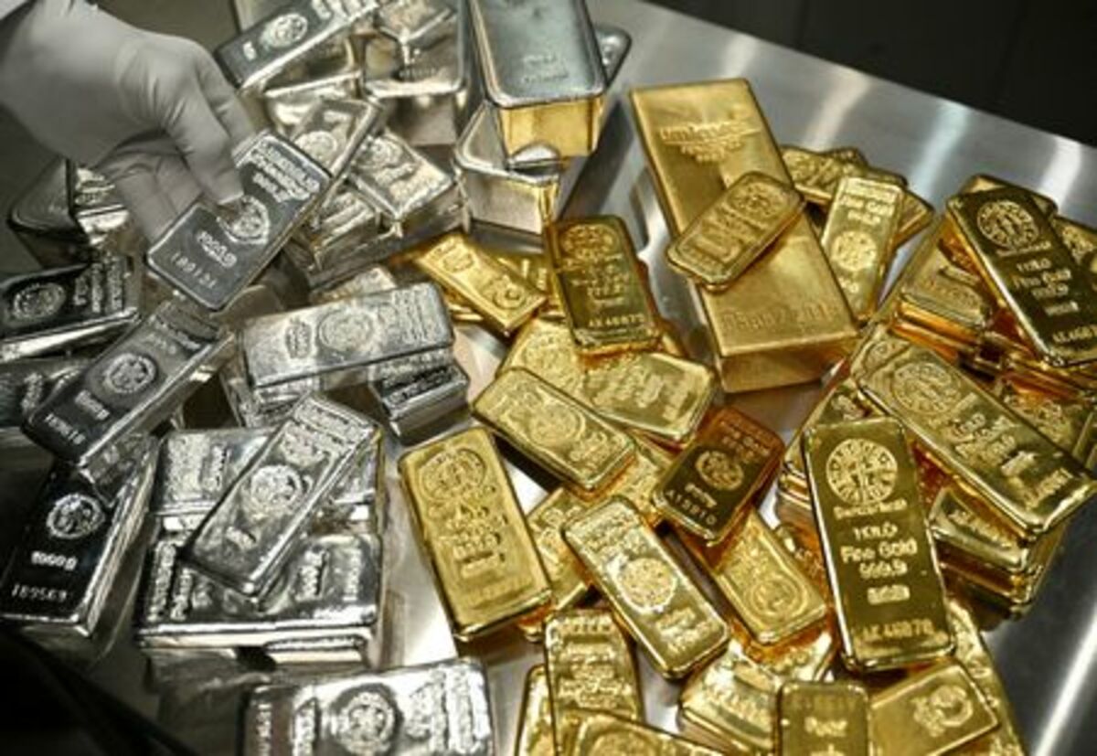 金が初の4600ドル超え、FRB議長捜査やイラン情勢受け 銀も最高値