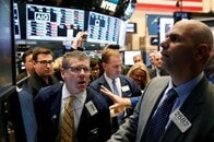 ウォール街の株価が下落、米大統領選めぐる不安や利上げ観測で