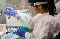 コロナ「出口戦略」の鍵となる検査体制、どうすれば拡充できるのか？