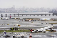 エア・カナダ機「衝突事故」の背景には、管制官の人手不足が？