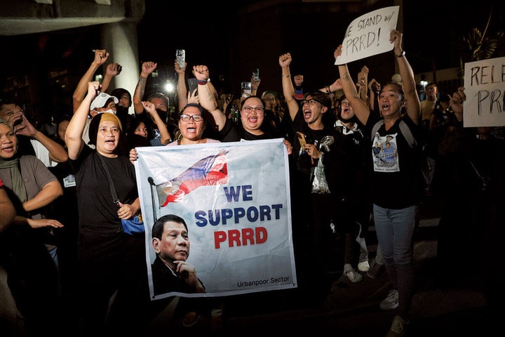 ドゥテルテ前大統領の逮捕に抗議する支持者