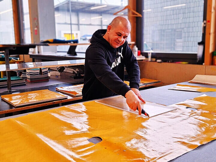 フライターグの職人(デザイナー)