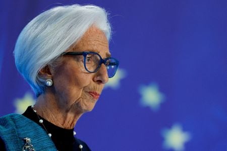 　欧州中央銀行（ＥＣＢ）のラガルド総裁は２２日、トランプ米政権の関税措置を巡る米最高裁の判決を受け、同国の通商政策が再び企業活動に混乱をもたらす可能性があるとし、新たな関税計画は企業が予測可能な状況となるよう「十分に熟慮された」ものになることを望むと述べた。写真はフランクフルトで昨年１２月撮影（２０２６年　ロイター／Heiko Becker）