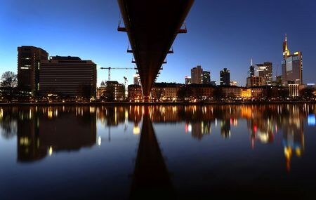 ドイツのアルトマイヤー経済相は２日、新型コロナウイルスの感染拡大を受け、ドイツ経済は今年は２００８─０９年の世界的な金融危機時よりも大きく縮小する恐れがあるとの見解を示した。 フランクフルトで１日撮影（２０１９年　ロイター/KAI PFAFFENBACH）