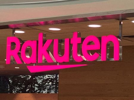 楽天グループが大幅に反発し、一時１５％超高の７３０円９０銭で高値を付けた。写真は、同社のロゴ。2023年11月28日に都内で撮影。（2024年　ロイター／Anton Bridge）