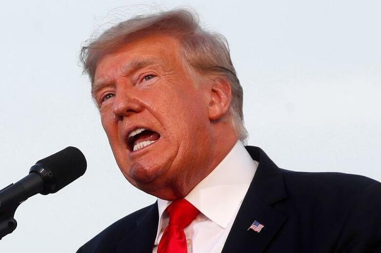 トランプ前米大統領が自身の新会社と特別買収目的会社（SPAC）の合併を活用して独自ソーシャルメディアを立ち上げると発表したことを受け、合併対象のSPAC、デジタル・ワールド・アクイジション・コープがナスダック市場で350％超値上がりした。写真はオハイオ州ウェリントンで6月撮影（2021年　ロイター／Shannon Stapleton）