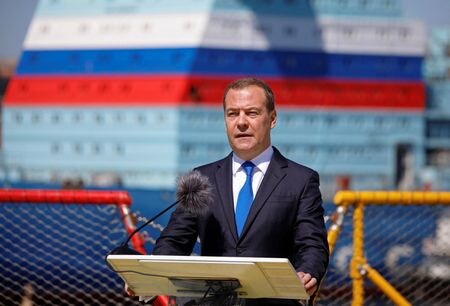 ロシアのプーチン大統領の盟友メドベージェフ前大統領（写真）は２６日、ウクライナが北大西洋条約機構（ＮＡＴＯ）への加盟を正式に断念しても、ロシアはウクライナでの軍事行動を継続する考えを示した。６月２９日撮影。代表撮影。（２０２２年　ロイター）