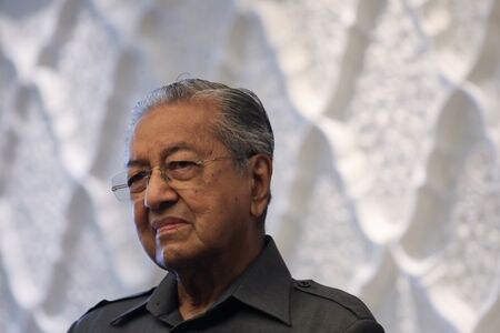 　マレーシアのマハティール元首相（９７）が新型コロナウイルス検査で陽性となり、経過観察のため入院した。クアラルンプールで２０２０年１０月撮影（２０２２年　ロイター/Lim Huey Teng）