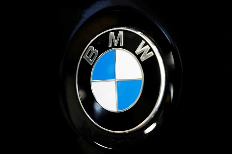 写真はBMWのロゴ。2025年2月、オランダのナイメーヘンで撮影。 REUTERS/Piroschka van de Wouw