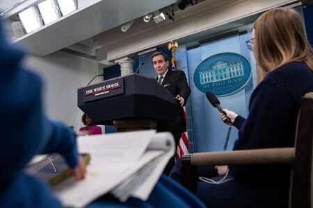 米ホワイトハウスは６日、今週行われた日米フィリピン３カ国首脳の初会談を、中国が脅威とみなす理由はないと述べた。１月撮影（２０２４年　ロイター/Anna Rose Layden）