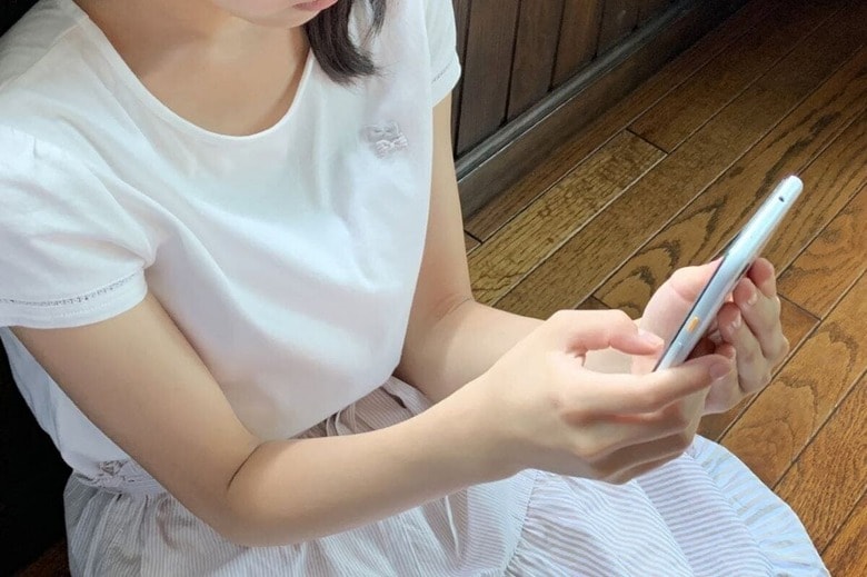2010年代半ば以降、子どもにもスマホ・SNSが普及して有害情報との接触が増えた（写真はイメージ画像）　photoAC