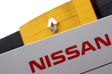 提携関係の再構築を協議している日産自動車と仏ルノーが、７日に予定していた発表を見送ったことが分かった。写真は２０１９年１月、フランスのサン・タヴォルで撮影（２０２２年　ロイター/Christian Hartmann）
