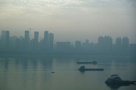 　中国湖北省の武漢市財務当局は、政府に対して負債を抱える２５９社を公開し、早期返済を促した。第一財経が５月２７日に報じた。２０２２年１２月、武漢で撮影（２０２３年　ロイター/Tingshu Wang）