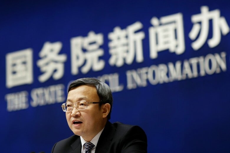 ９月２５日、中国商務省の王受文商務次官（写真）は記者会見で、米国が「中国の首にナイフを突き付けている」ため、米中の貿易交渉を進めることが困難になっていると主張し、交渉をいつ再開できるかは完全に米国の「意思」にかかっていると強調した。写真は北京で４月撮影（２０１８年　ロイター／Thomas Peter）