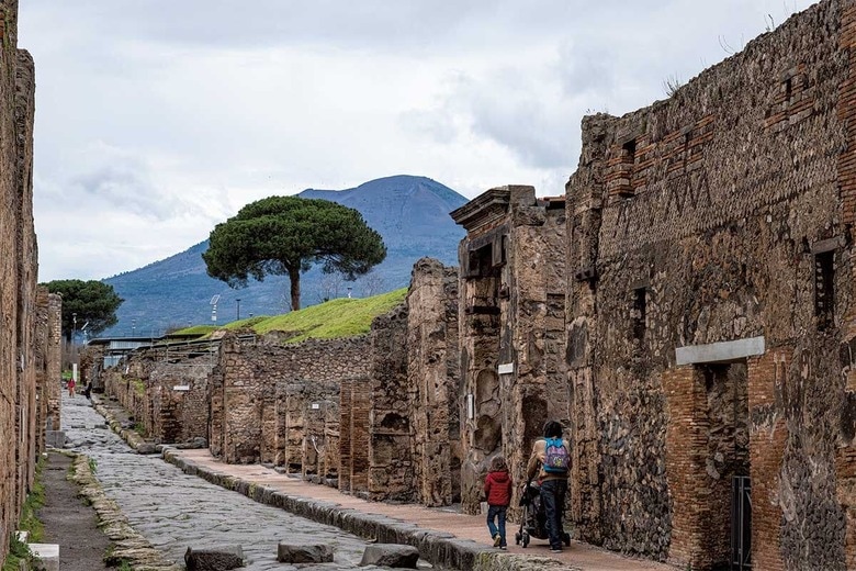 財を成した解放奴隷の商人の兄弟が所有していた「ベッティの家」。数多く残る壁画のほかにも、円柱で囲まれて彫刻で飾られた中庭などでも知られ、ローマ時代の精神が凝縮された博物館のようと称される（写真は外観）　ANADOLU AGENCY/GETTY IMAGES