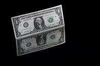 午後3時のドルは153円半ば、米物価指標待ち小動き　増日銀委員発言に反応薄