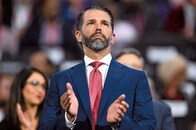 トランプ参謀は共和党のキングメーカー（？）で陰謀論者で、推し候補「負け続き」のこの男