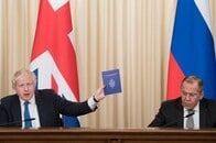 英外相「ロシアの外国選挙介入、多数の証拠」  露外相と会見で非難合戦