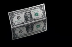 午後3時のドルは153円半ば、米物価指標待ち小動き　増日銀委員発言に反応薄
