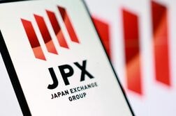 日経平均は反発、米利上げ観測後退　一時7万円回復