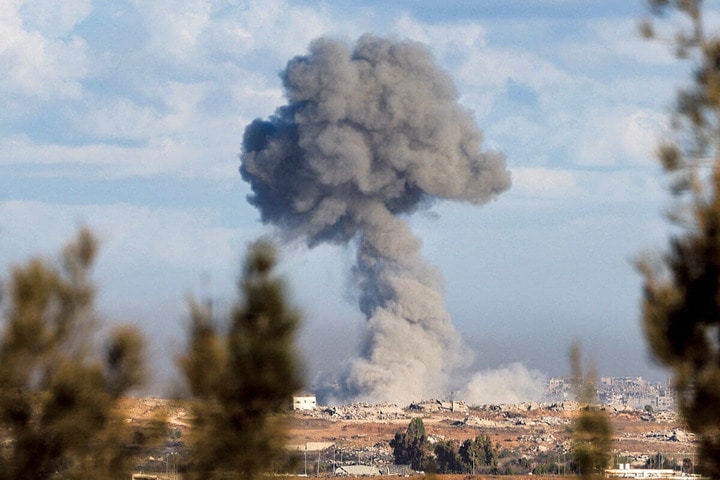 ガザ方面で目撃された大きな爆発