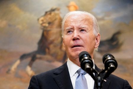 バイデン米大統領（写真）は２４日夜にテレビ演説を行い、１１月の大統領選からの撤退を決めた経緯などについて説明する。写真はホワイトハウスで１４日撮影（２０２４年　ロイター/Nathan Howard/File Photo）