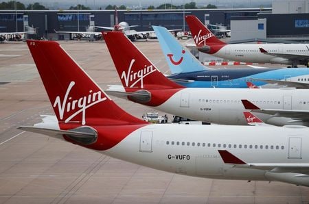 　８月４日、英ヴァージン・アトランティック航空は、国際的な破産手続きを進めるため米連邦破産法１５条の適用を米ニューヨーク州の連邦破産裁判所に申請した。米国にある資産の保全を図る。６月８日、英マンチェスターで撮影（２０２０年　ロイター/Phil Noble）