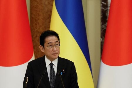 　３月２３日、岸田文雄首相（写真）は参院予算委員会でウクライナ訪問の報告を行い、「日本とウクライナとの関係はより一層、強固なものとなり、主要７カ国（Ｇ７）議長国を務める日本として、ウクライナ侵略への対応を主導する決意を示すことができた」との考えを示した。写真は２１日、キーウで撮影（２０２３年　ロイター/Alina Yarysh）