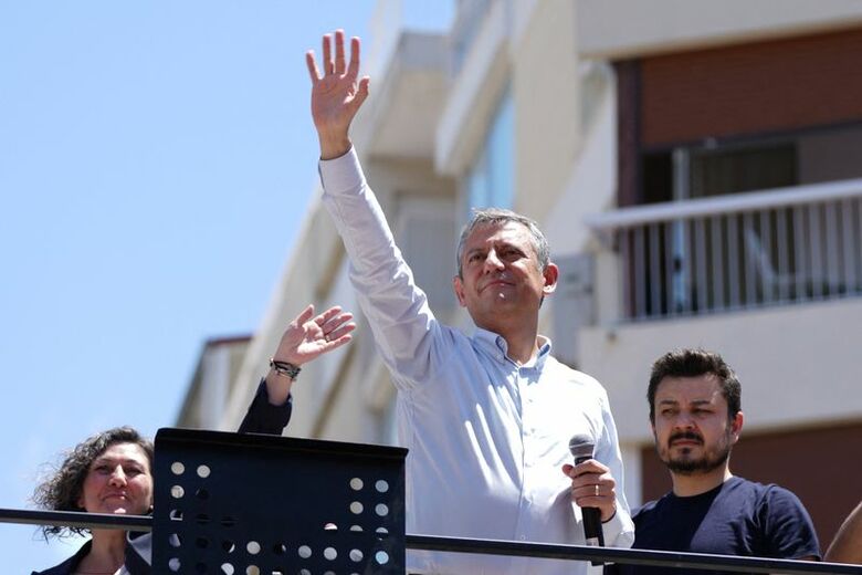 写真はトルコの最大野党、共和人民党（ＣＨＰ）の指導者オズギュル・オゼル氏。5月26日、トルコのイズミルで撮影。REUTERS/Tolga Uluturk