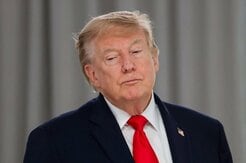 トランプ支持率低迷、経済不安も拡大...中間選挙70日前、共和党へ逆風