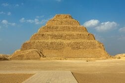 エジプトで王の「秘密の守護者」を納めた墓が発掘される…その正体は？
