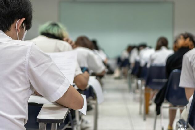 受験のために学校と塾の両方に時間を取られる日本の教育はコスパもタイパも最悪