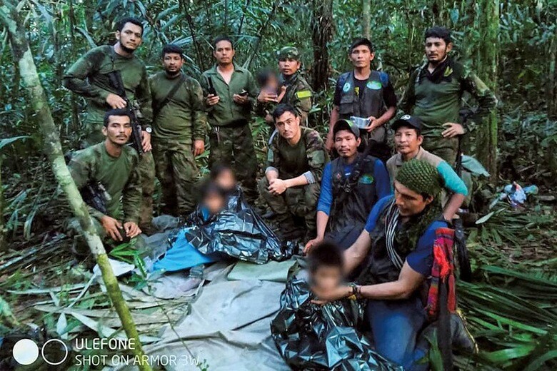 行方不明になっていた先住民の4人の子供たちは、アマゾンの密林でコロンビア軍に救出された（6月9日、写真は一部加工）　COLOMBIAN PRESIDENCYｰREUTERS