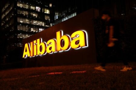 ３月２２日、    中国の電子商取引大手アリババ・グループは、自社株買いの規模を１５０億ドルから２５０億ドルに拡大したと発表した。北京のアリババオフィスで２０２１年８月撮影（２０２２年　ロイター/Tingshu Wang）