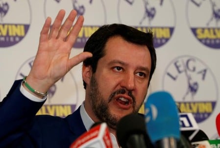 　３月１３日、イタリアの極右政党「同盟」のサルビーニ党首（写真）は、同国が通貨ユーロから突然離脱することは見込んでいないと述べた。ミラノで５日撮影（２０１８年　ロイター/Stefano Rellandini/File Photo）