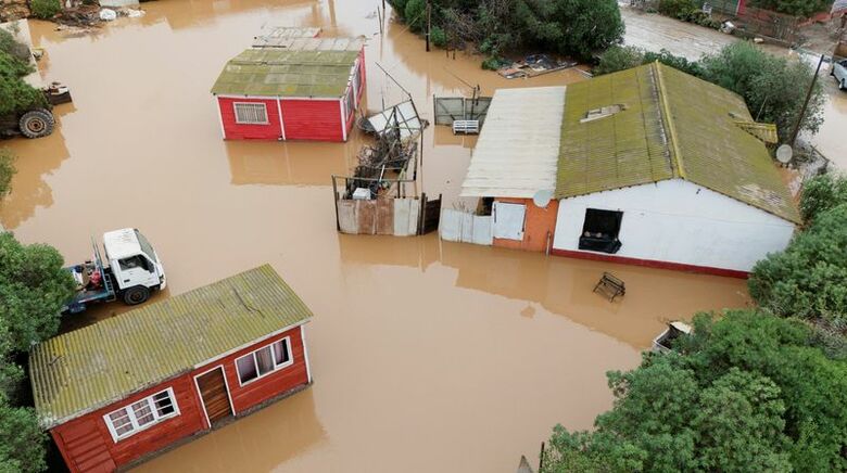 豪雨による洪水で浸水した家屋。２０日、チリのラ・セレナで撮影。REUTERS/Jorge Vega