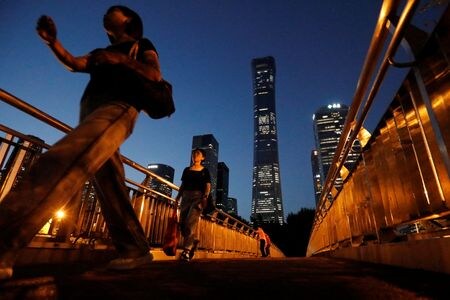 ロシアと貿易を行う中国企業の間で、代金決済を国境沿いの小規模な銀行を通じて行うほか、中国では違法な暗号資産（仮想通貨）を含めた地下金融ルートも活用する苦肉の策が広がっていることがロイターの取材で分かった。資料写真、２０２３年8月、北京で撮影（２０２４年　ロイター／Florence Lo）