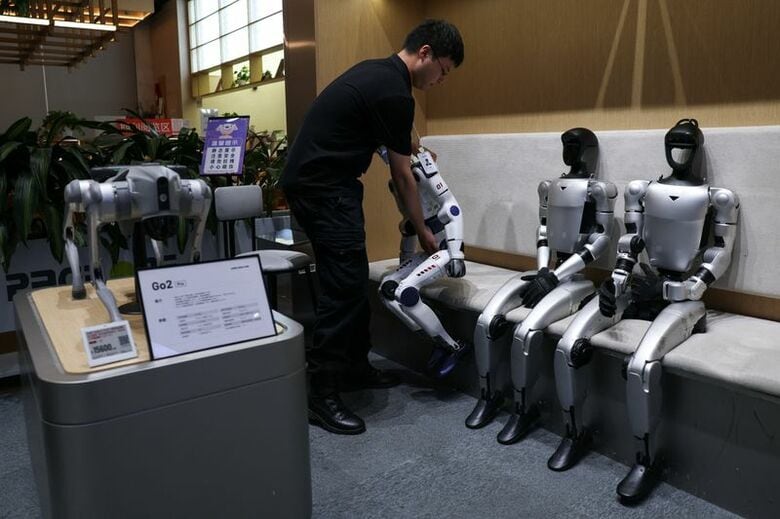 中国のロボットメーカー、ユニツリー（宇樹科技）のヒューマノイドロボット「R1」。8月1日、・北京で撮影。REUTERS/Tingshu Wang