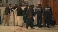 パキスタンの女性用聖廟で自爆テロ72人死亡　ISISが犯行声明