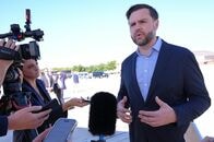 アラスカは共和党の「防波堤」、中間選挙控えバンス氏が支持訴え