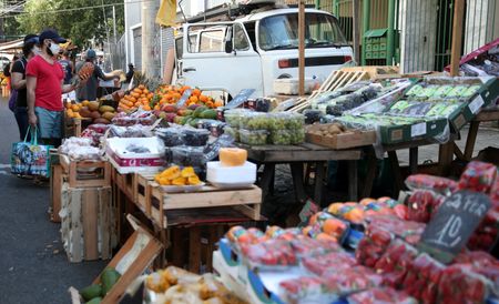 　９月１２日、ブラジル地理統計院（ＩＢＧＥ）が発表した８月の消費者物価指数は前月比０．２３％上昇し、市場予想の０．２８％を下回った。写真はリオデジャネイロで２０２１年９月撮影（２０２３年　ロイター／Ricardo Moraes）