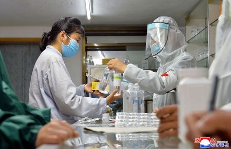 新型コロナウイルスの感染が拡大している北朝鮮で新たに１０万０７１０人の発熱症状が確認され、１人が死亡した。国営の朝鮮中央通信（ＫＣＮＡ）が３０日に伝えた。写真は平壌で２２日撮影。（2022年 ロイター/提供写真）