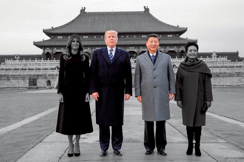 北京の故宮を訪れたトランプ夫妻（左）と習夫妻　JONATHAN ERNST-REUTERS