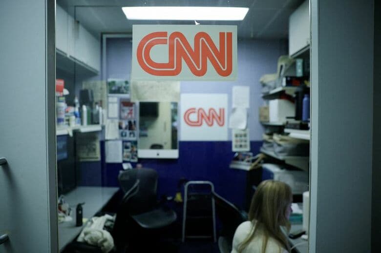 ホワイトハウス内のＣＮＮのブース。18日撮影　REUTERS/Evan Vucci