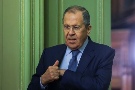 　ロシアのラブロフ外相（写真）は、ウクライナのゼレンスキー大統領による「和平の条件」を交渉の土台にはしないと述べた。モスクワで１２月２３日代表撮影（２０２２年　ロイター）