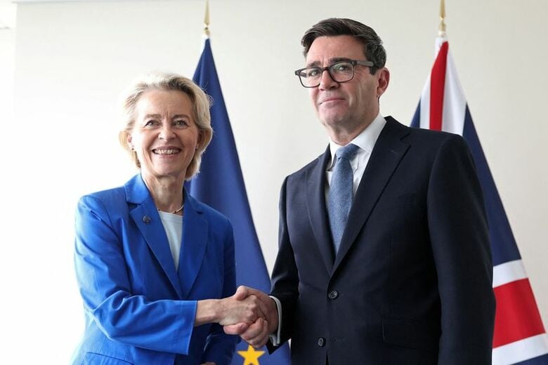 写真は英国のバーナム首相と欧州連合（ＥＵ）のフォンデアライエン欧州委​員長。2026年9月22日、ニューヨークで撮影。REUTERS/Toby Melville